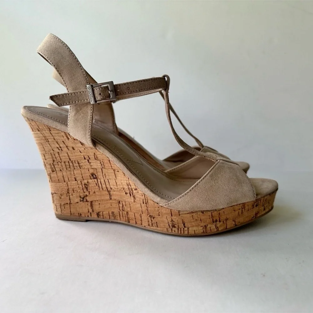 Charles by Charles David Latin Cork Wedge T-Strap Sandal in Nude Suede Size 8